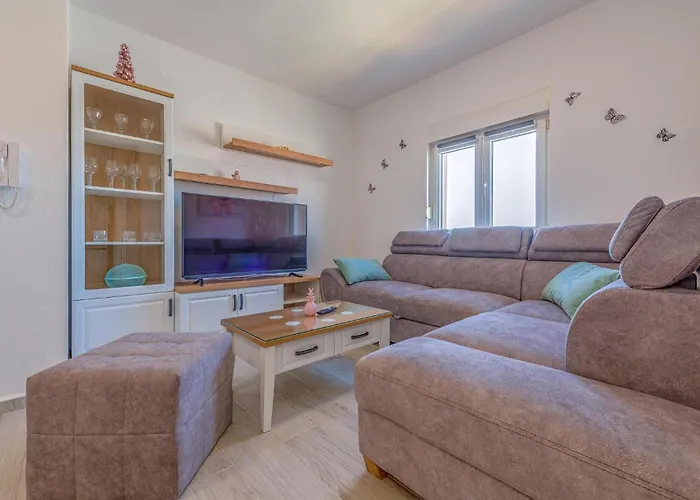 In With Kitchen זאדאר