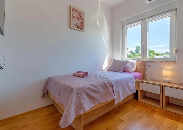 In With Kitchen * זאדאר