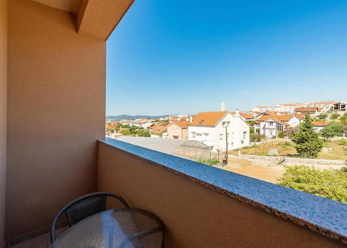 In With Kitchen * זאדאר