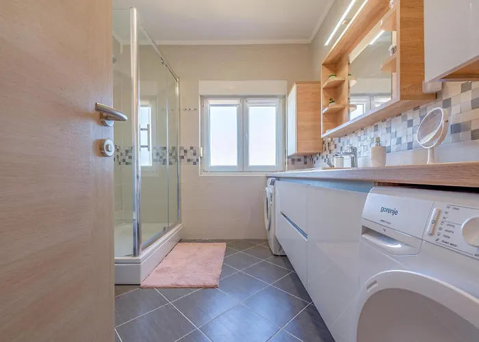 דירה In With Kitchen *