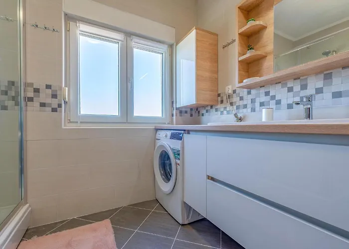 In With Kitchen