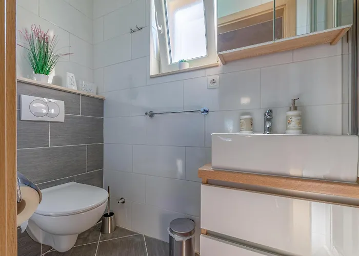 דירה In With Kitchen