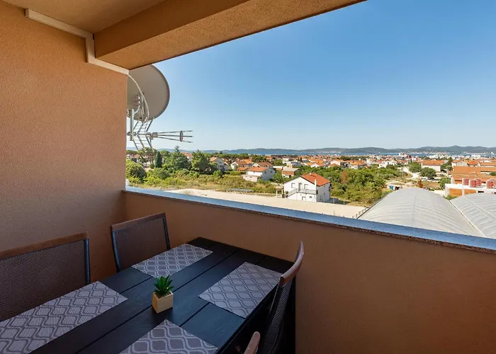 In With Kitchen * זאדאר