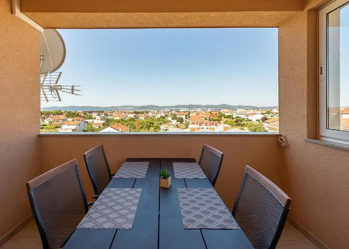 In With Kitchen דירה