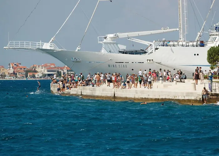 דירה In With Kitchen